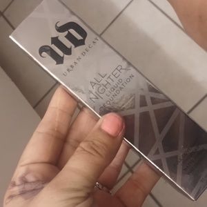 Urban decay all nighter foundation shade 5.5